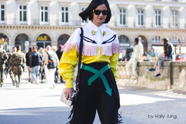 На моделях можна було побачити одяг з бахромою, блискучі елементи і кльош | Фото: zoemagazine.net