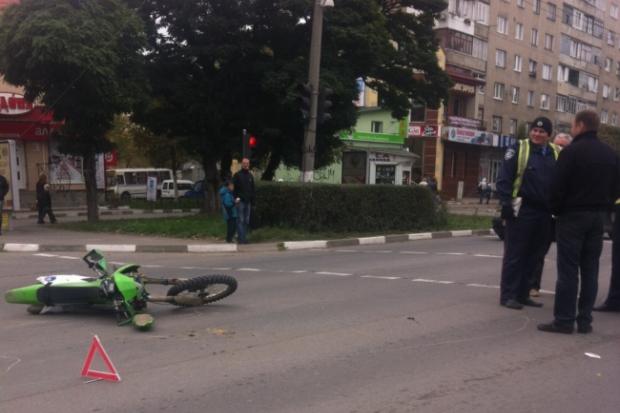 22-річний мешканець площі Героїв, який їхав на кросовому мотоциклі, поміщений у хірургічне відділення Калуської ЦРЛ | Фо