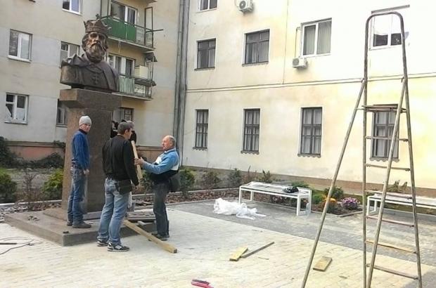 На місці незаконного котловану також планують облаштувати сквер. | Фото: Іван Вовк