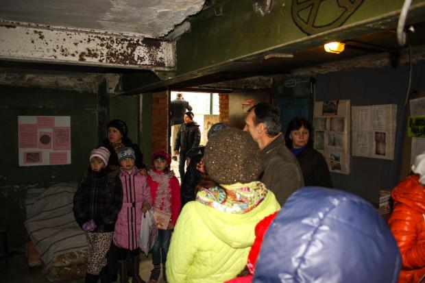 Першими відвідувачами нової виставки стали учні калуських шкіл | Фото: Артур Єфремов