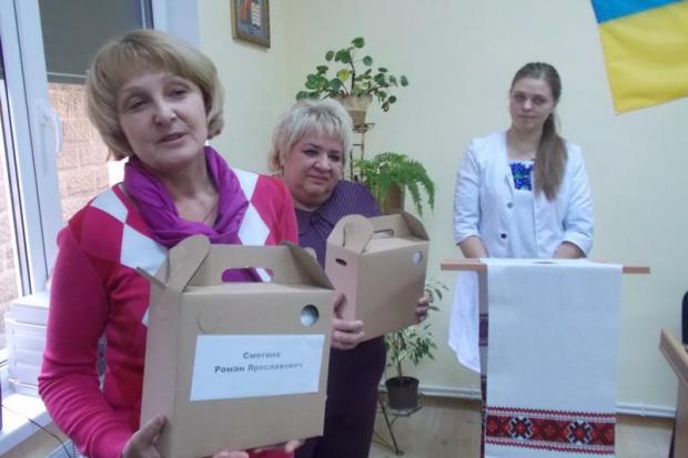 20 учасникам АТО, які проживають в с. Микитинці та с. Угорники, подарували аптечки першої медичної допомоги