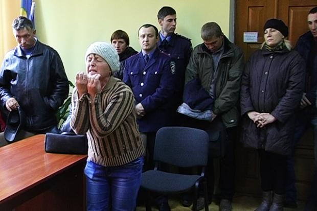 Мати побитого юнака б'є на сполох і каже, що дійде до Києва | Фото: Скрін з відео