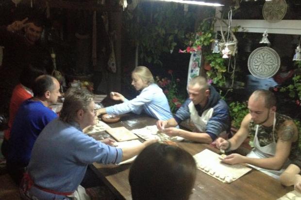 Вреники увійшли у програму реабілітації бійців АТО. Крім цього, бійці їздять Карпатськими стежками на велосипедах, пишут