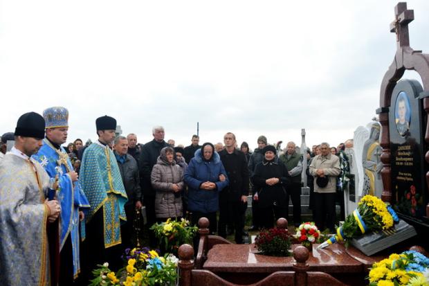 Відкрито та освячено пам&rsquo;ятник Володимиру Данилюку &mdash; бійцю п&rsquo;ятого батальйону територіальної оборони &