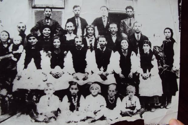 Хотінчани на свято Покрови. 1938 рік | Фото: Архів Василя Курника