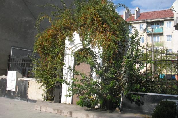 Дізнатися, яким конкретно борцям за волю України цей пам`ятник втановлено, практично неможливо | Фото: НЕ for МАТ Калуш/