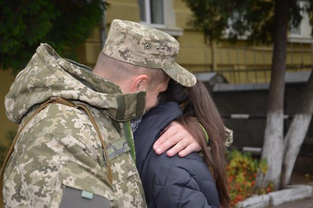 В оперативну групу увійшли як співробітники УСБУ, котрі відбувають в зону АТО вперше, так і ті, хто вже вдруге та втретє