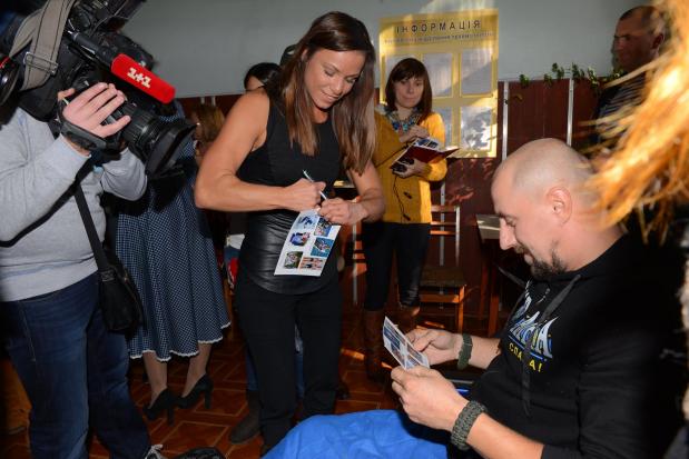 &ldquo;Для мене було великою честю побувати у військовому шпиталі з українськими бійцями", &mdash; розповідає Оксан