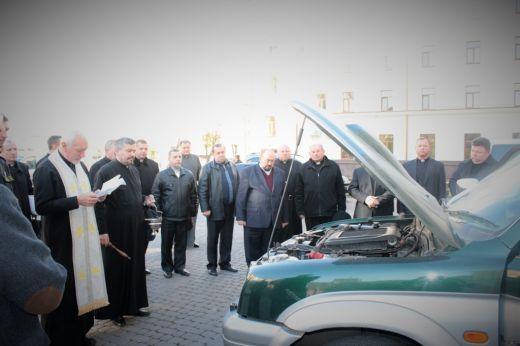Машину освятив Митрополит Володимир Війтишин. | Фото: Прес-службу Архієпархії УГКЦ в Івано-Франківській області.