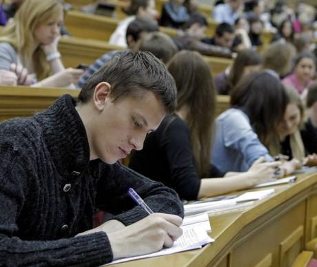  Написання диктанту розпочнеться об 11.00. | Фото: "День"