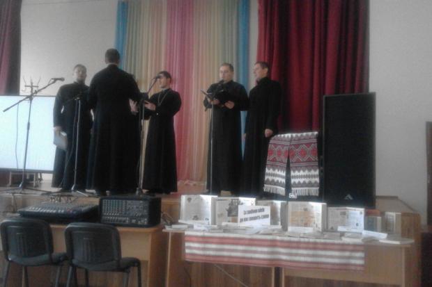 Духовні пісні у виконанні ансамблю &ldquo;Евлогія&rdquo; Калуського православного молодіжного братства створили незабутн