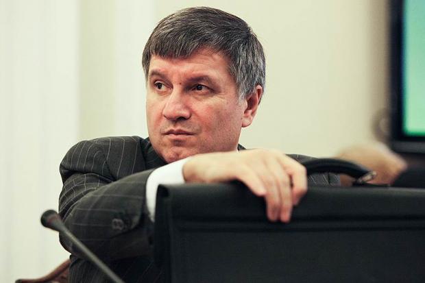 Міністр попросив ставитись з розумінням до посилених заходів безпеки в публічних місцях, на транспорті, на дорогах країн