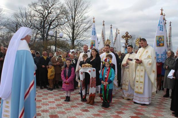 На завершення Літургії освятили воду з нагоди храмового празника. | Фото: Івано-Франківська Архієпархія