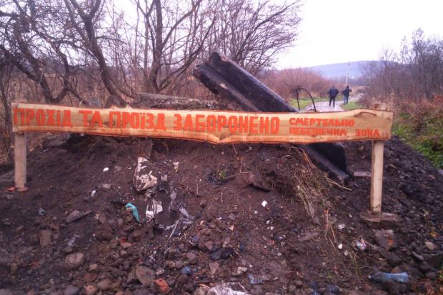 Фахівці стверджують, що грунт просів над підземною камерою, яка має 330 метрів у довжину та  близько 30-ти метрів висоти