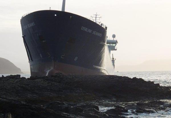 Суховантаж сів на мілину на повній швидкості. | Фото: KTLA