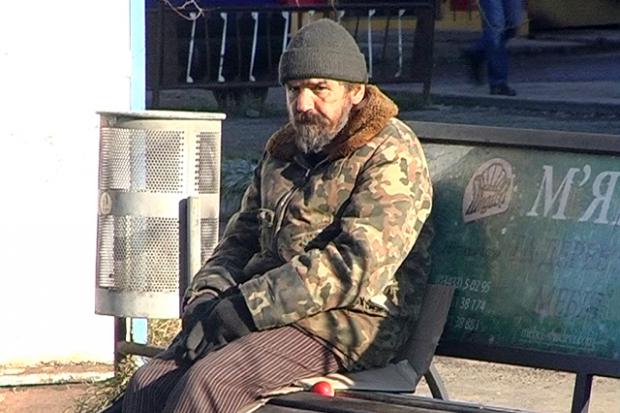  Колишня жінка вигнала коломиянина з дому через проблеми зі здоров'ям. | Фото: НТК