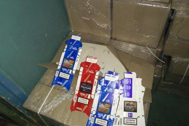 Усього вилучено понад 100 ящиків &laquo;продукції&raquo; | Фото: прес-центр СБ України