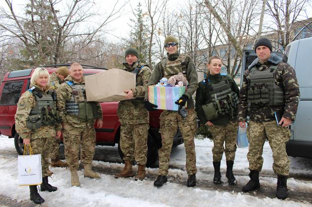 Представники Групи цивільно-військового співробітництва на Маріупольському напрямку вирішили не приймати вітання з нагод