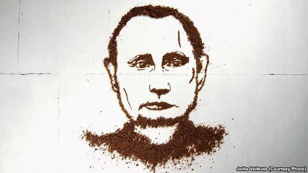 Портрет Путіна склювали кури