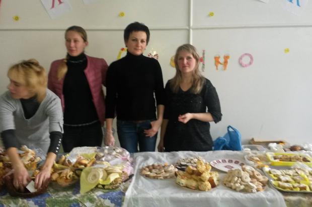 Вчителі та учні ЗОШ №1 влаштували благодійний ярмарок | Фото: Сергій Овсеєнко