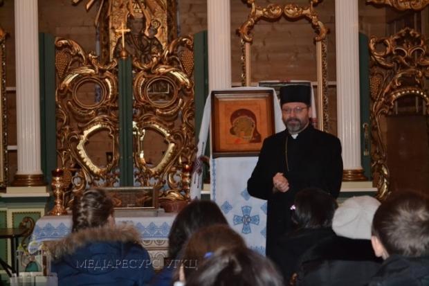 На прохання Святішого Отця Франциска українська стародавня ікона Богородиці &laquo;Милосердя двері&raquo; з польського м