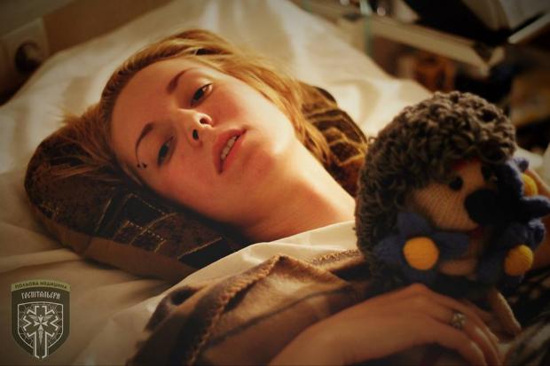 Волонтер Яна Зінкевич, яка потрапила у ДТП, почуває себе краще та скоро летить на операцію в Ізраїль. | Фото: Яна Зінкев