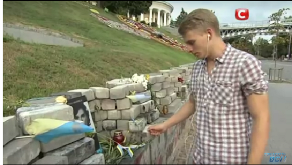 Ілля Мірошниченко подякував Герою за те, що той не залишив його труїтися газом | Фото: Скрін з відео