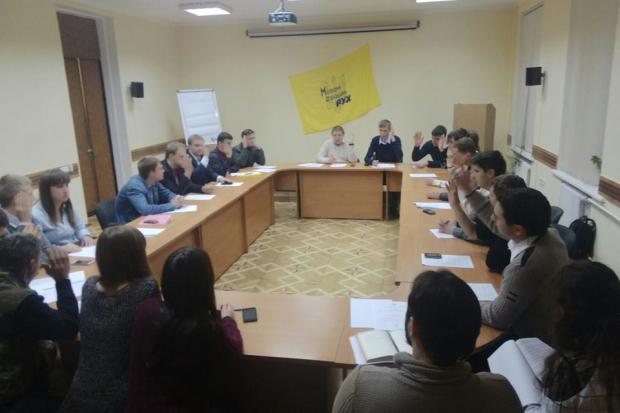 Делегати одноголосно підтримали Олега Савку на посаду першого заступника голови  "Молодого Народного Руху" . |