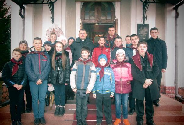 Урочисту присягу молоді парафіяни склали на храмове свято Андрея Первозванного | Фото: umh.if.ua