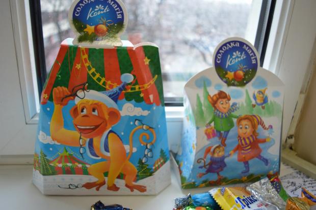 Вміст упаковаки: 90% цукерки виробництва Росія, місто Курськ | Фото: firtka.if.ua