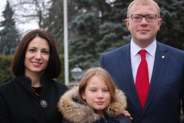 Андрій Шевченко з дружиною Ганною та донькою Марічкою. | Фото: Андрій Шевченко/Facebook