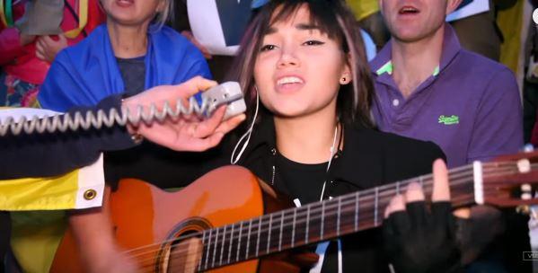 У відео використані кадри з протестів української громади в Лондоні та кадри військових дій на території України.