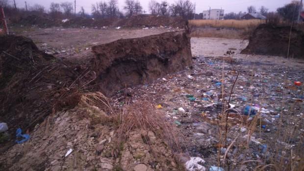 Велике занепокоєння у міської влади викликає те, чи немає загрози просідання земної поверхні у районі перехрестя вулиць 