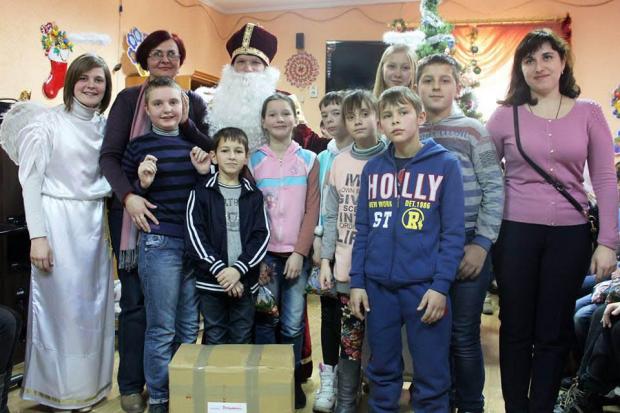 "Карпатнафтохім" закупив солодощі для чотирьох навчальних закладів