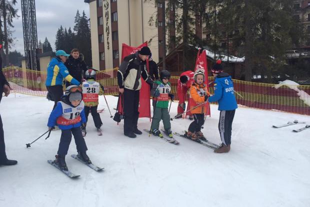 Багато дітей в цей день вперше стануть на гірські лижі | Фото: Oksana Ostrovska/Facebook
