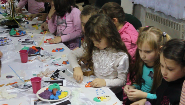 З солоного тіста можна творити нвоорічні іграшки | Фото: Хвиля Гір