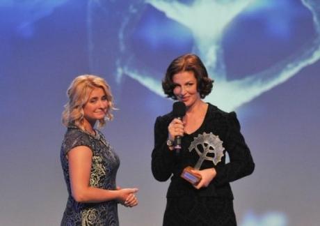 Ірина Чжоу (зліва) на церемонії нагородження | Фото: http://www.eurointegration.com.ua