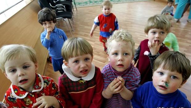 Кожній такій дитині необхідно надати послуги на рівні сім'ї та громади за місцем проживання, дати змогу ходити в са