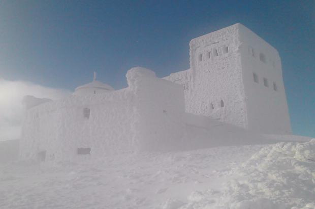 Сніг, вітер і мороз сьогодні панують у горах | Фото: Чорногірський гірський пошуково-рятувальний пост/Facebook
