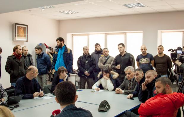 Франківські активісти висловили свою позицію, щодо розбещення неповнолітніх арабами | Фото: www.galka.if.ua 