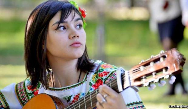 Діана Вартанова стверджує, що пісня є не політичною, а антивоєнною | Фото: radiosvoboda.org