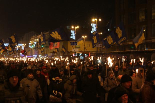 Від пам'ятника Шевченку колона із запаленими смолоскипами рушила до Майдану незалежності | Фото: Прес-служба ВО &qu