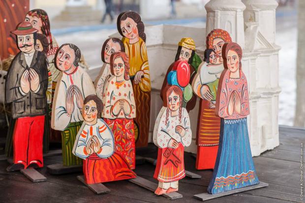 Франківчани стали в один ряд з персонажами різдвяної шопки | Фото: Денис Овчар