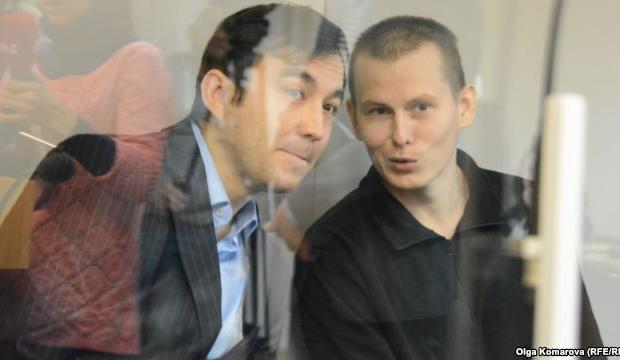 Російські військові Євген Єрофеєв (ліворуч) і Олександр Александров (праворуч) під час засідання суду, 10 листопада 2015