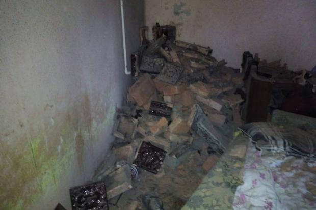 За попередньою інформацією рятувальників, вибух газу стався у пічці | Фото: Управління ДСНС України в Івано-Франківській