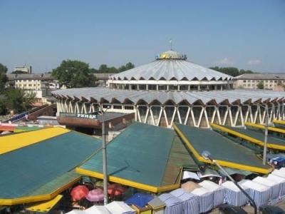 Суд повернув громаді міста Івано-Франківська 1,7 га землі під центральним ринком. | Фото: kurs.if.ua