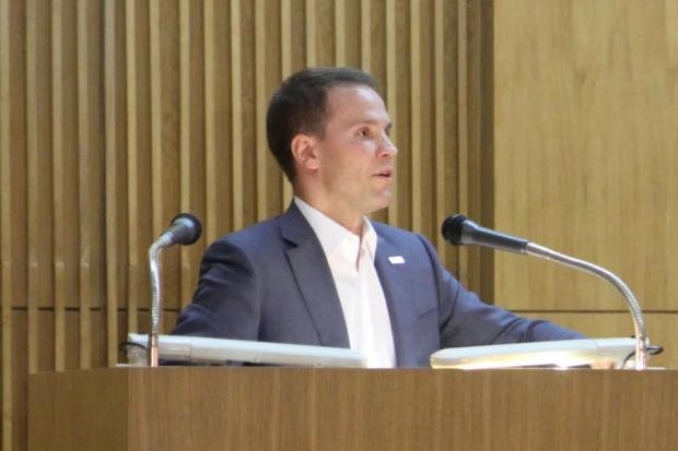 Політик зазначив, що влада передала на обласний рівень повноваження, проте не забезпечила фінансової можливості їх забез