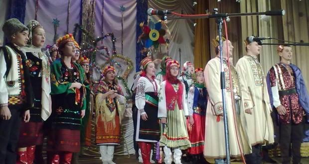 У міській розколяді взяли участь творчі колективи з усіх загальноосвітніх навчальних закладів і центру художньої творчос