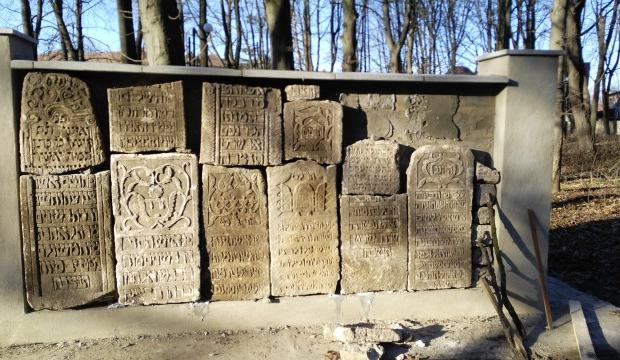 Вандали знову підпалили молитовну капличку &ndash; охель | Фото: dzerkalo.media