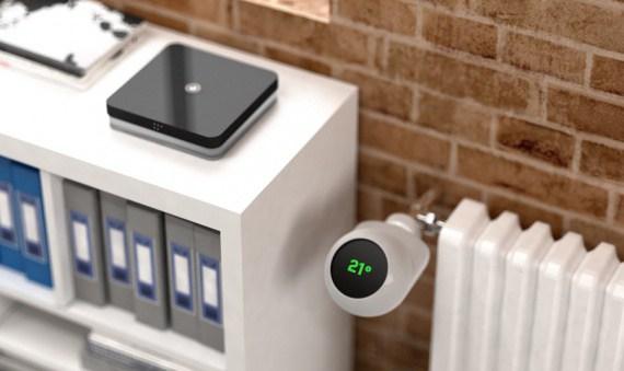 "Розумні" термостати з тачскрін-управлінням кріпляться до радіаторів, аби стежити за їх температурою, а також 